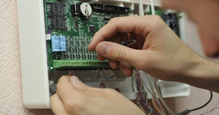 Монтаж аварийных сигнализаций от 3110 руб. в Новом Уренгое